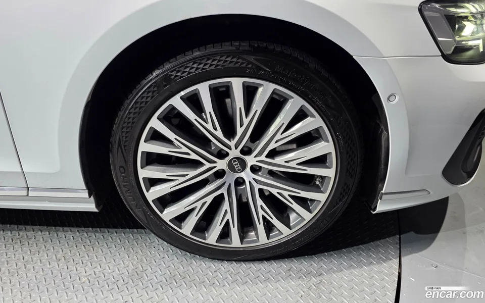 Audi A8 55 TFSI LWB 2023 — миниатюра 5