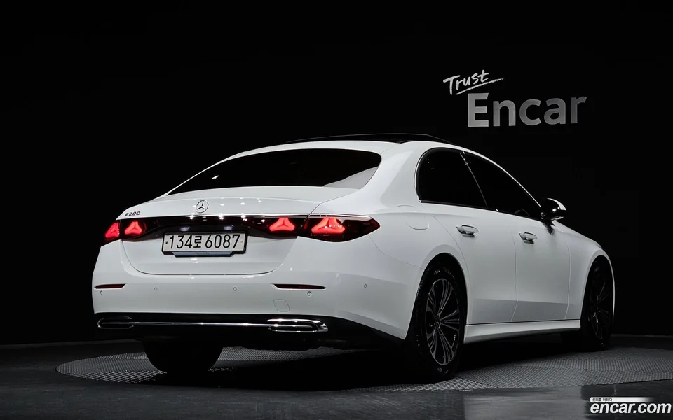 Mercedes-Benz E-Class E200 2024 — миниатюра 2