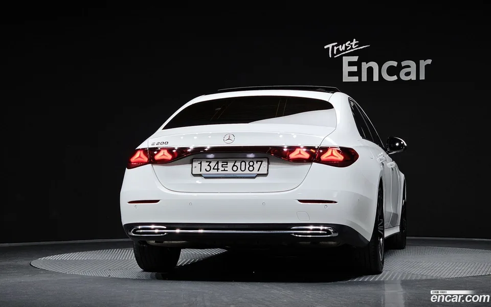 Mercedes-Benz E-Class E200 2024 — миниатюра 4