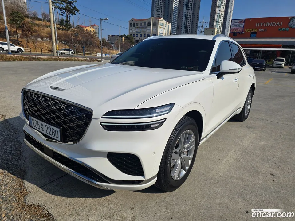 Genesis GV70 2.5T 2WD 2025 — фото 1, купить с доставкой в Москву
