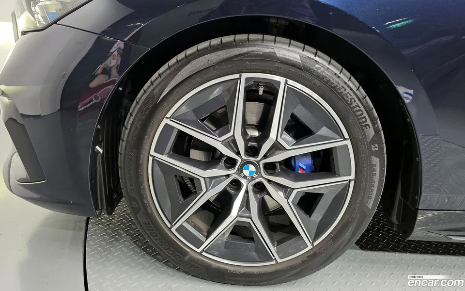 BMW 5 Series 523d M 2024 — миниатюра 2