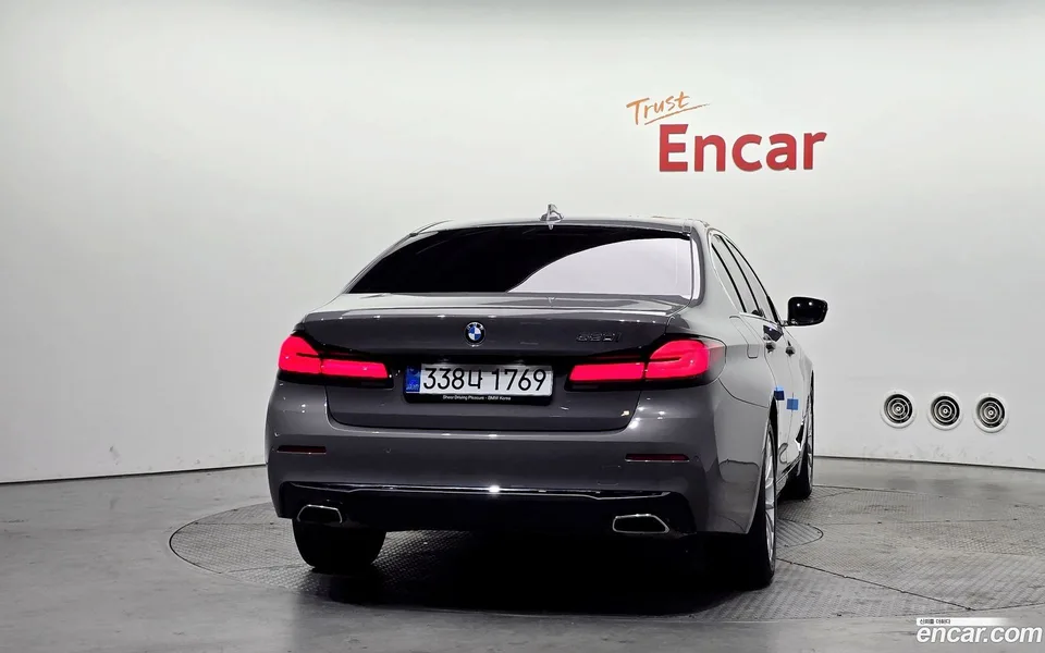BMW 5 Series 520i 2022 — миниатюра 4