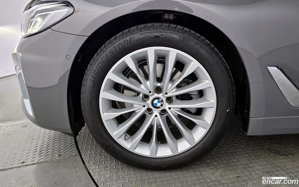 BMW 5 Series 520i 2022 — миниатюра 5