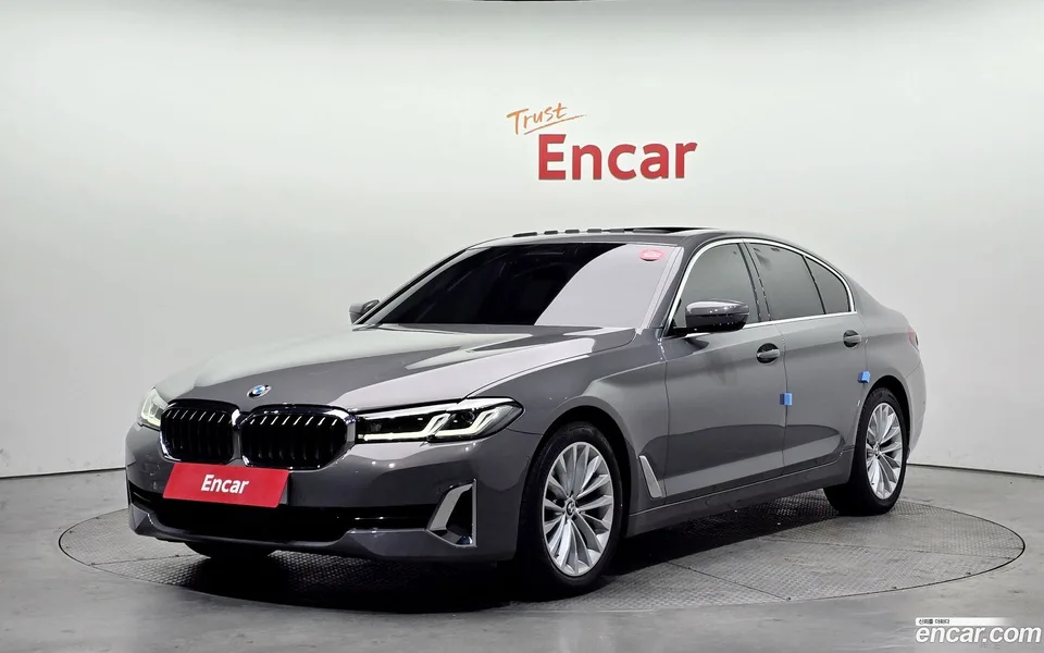 BMW 5 Series 520i 2022 — фото 1, купить с доставкой в Москву