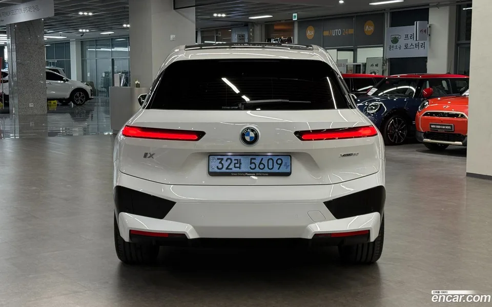 BMW iX xDrive50 2025 — миниатюра 4