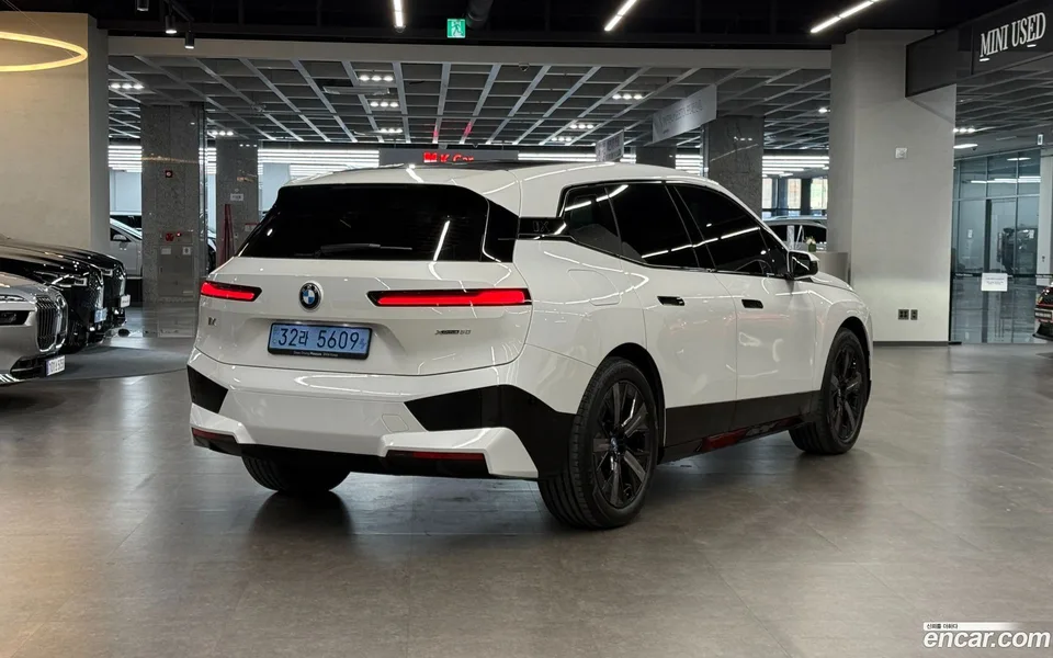 BMW iX xDrive50 2025 — фото 1, купить с доставкой в Москву