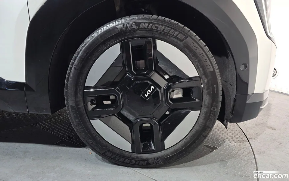 Kia EV9 4WD 2023 — миниатюра 2