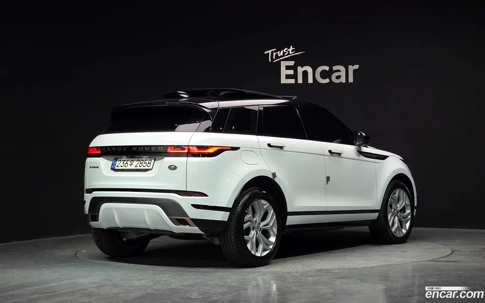 Land Rover Range Rover Evoque P250 R- SE 2022 — фото 1, купить с доставкой в Москву