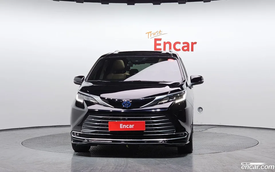 Toyota Sienna 2.5 2WD 2023 — миниатюра 3