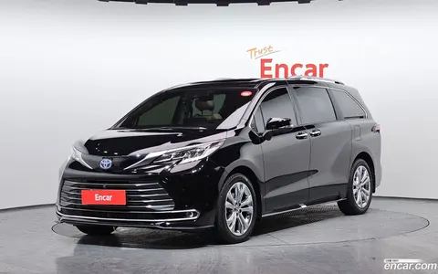 Toyota Sienna 2023 купить в Москве
