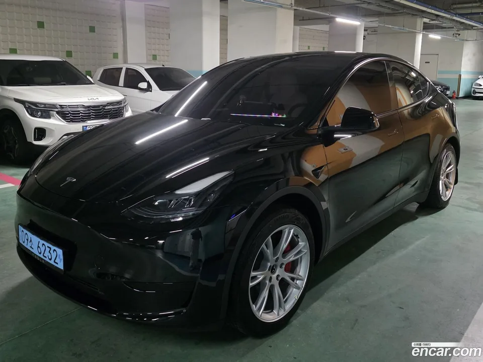 Tesla Model Y RWD 2023 — фото 1, купить с доставкой в Москву