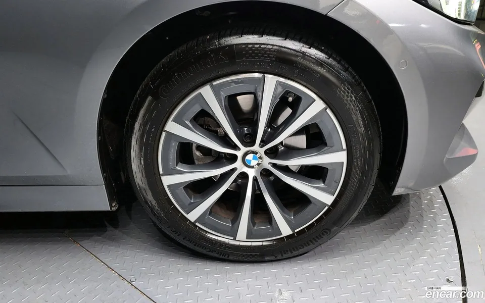 BMW 3 Series 320i 2023 — миниатюра 2