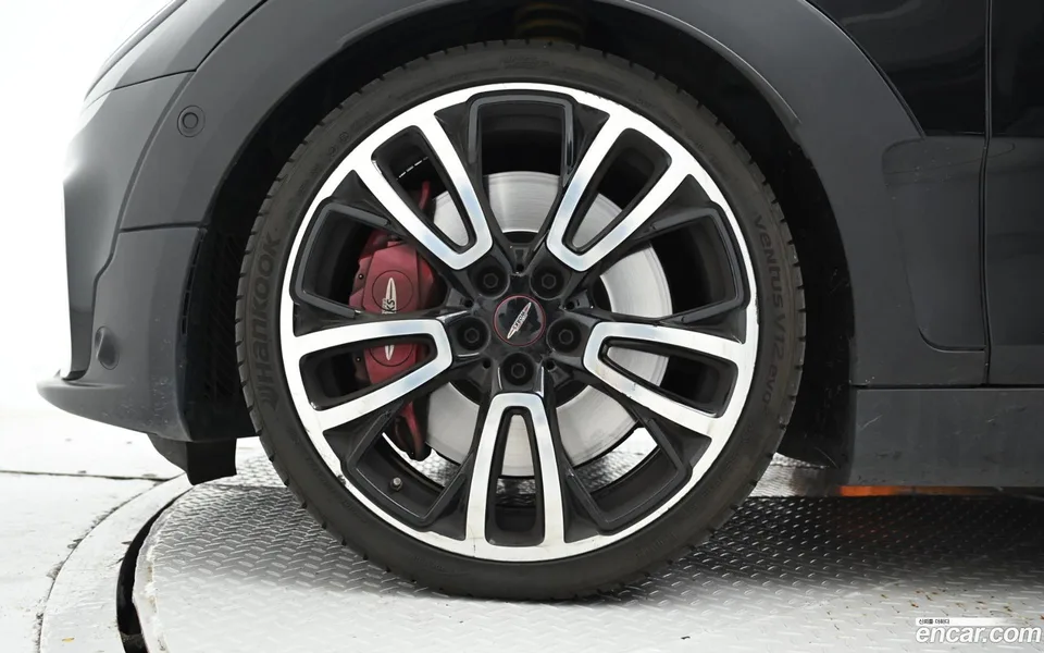 MINI Cooper S Clubman JCW 2023 — миниатюра 5