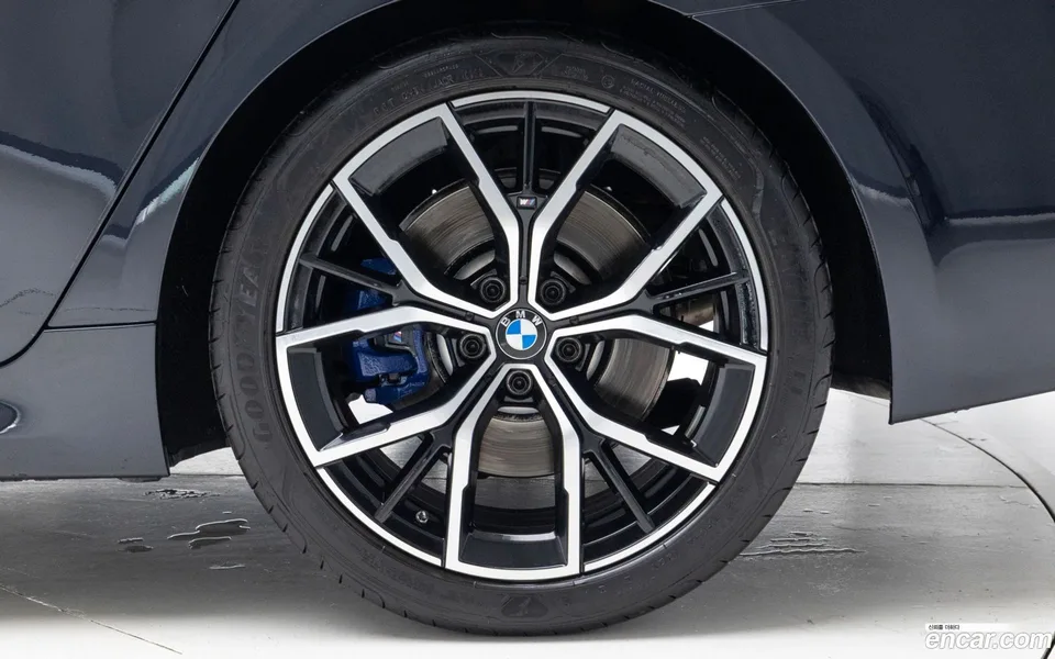 BMW 5 Series 530i xDrive M 2023 — миниатюра 2