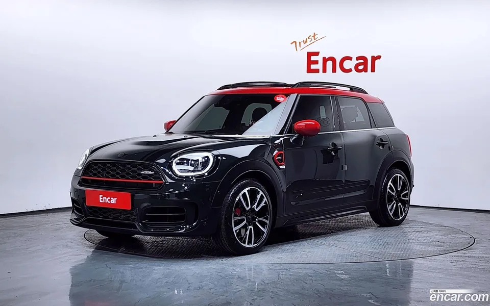 MINI Cooper S Countryman JCW 2023 — фото 1, купить с доставкой в Москву