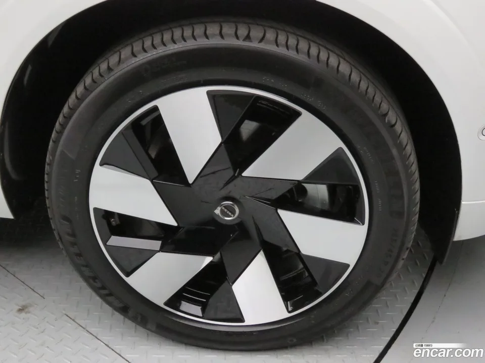 Volvo XC60 T8 2025 — миниатюра 5