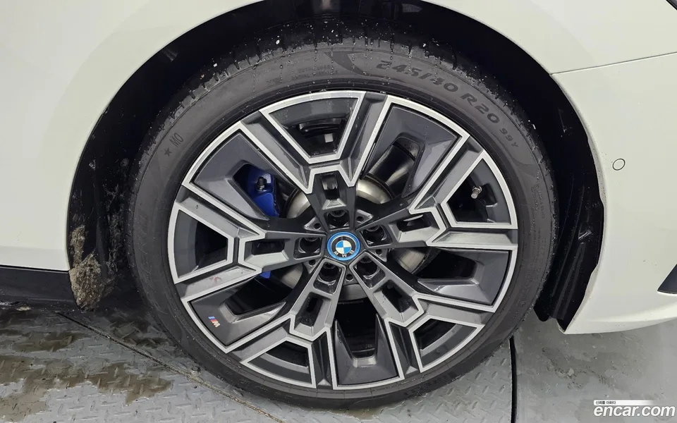 BMW 5 Series 530e xDrive M 2025 — миниатюра 2