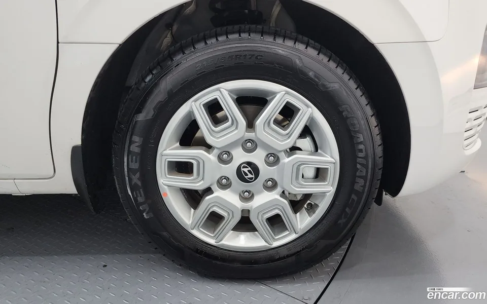Hyundai Staria 4WD / 2024 — миниатюра 2