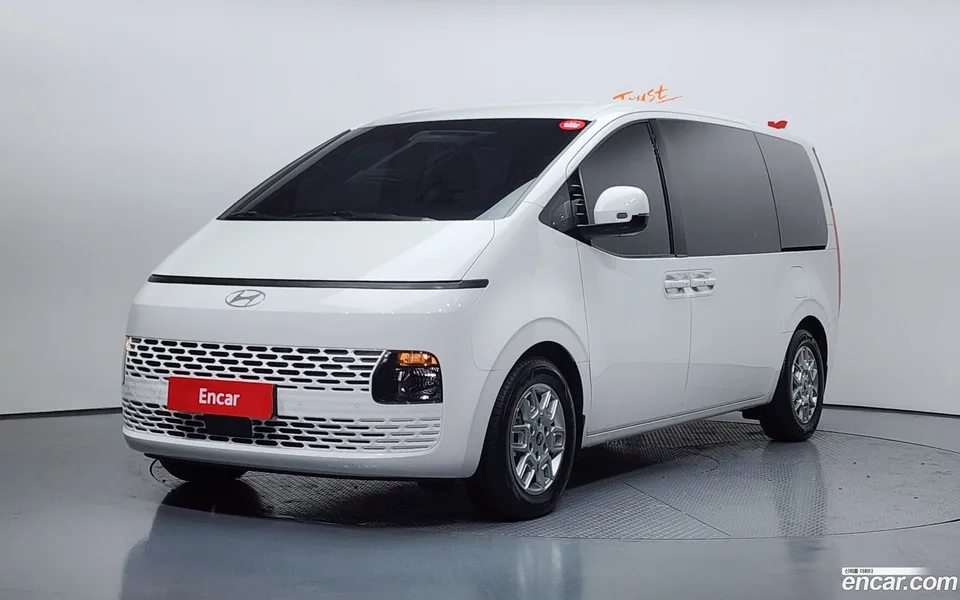 Hyundai Staria 4WD / 2024 — фото 1, купить с доставкой в Москву