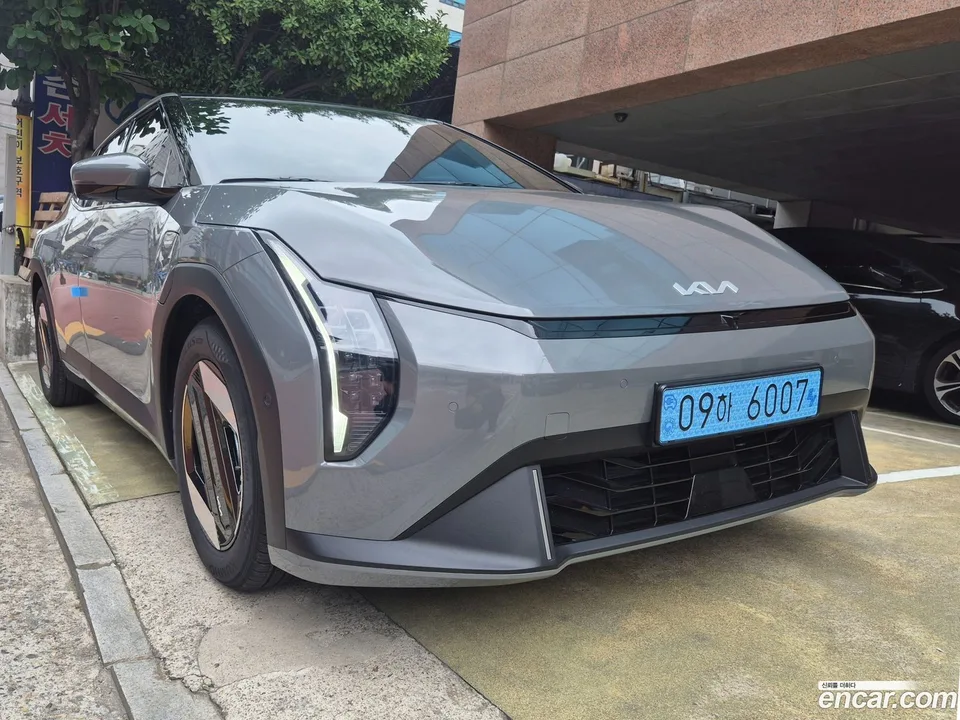 Kia EV4 2WD 2025 — миниатюра 3