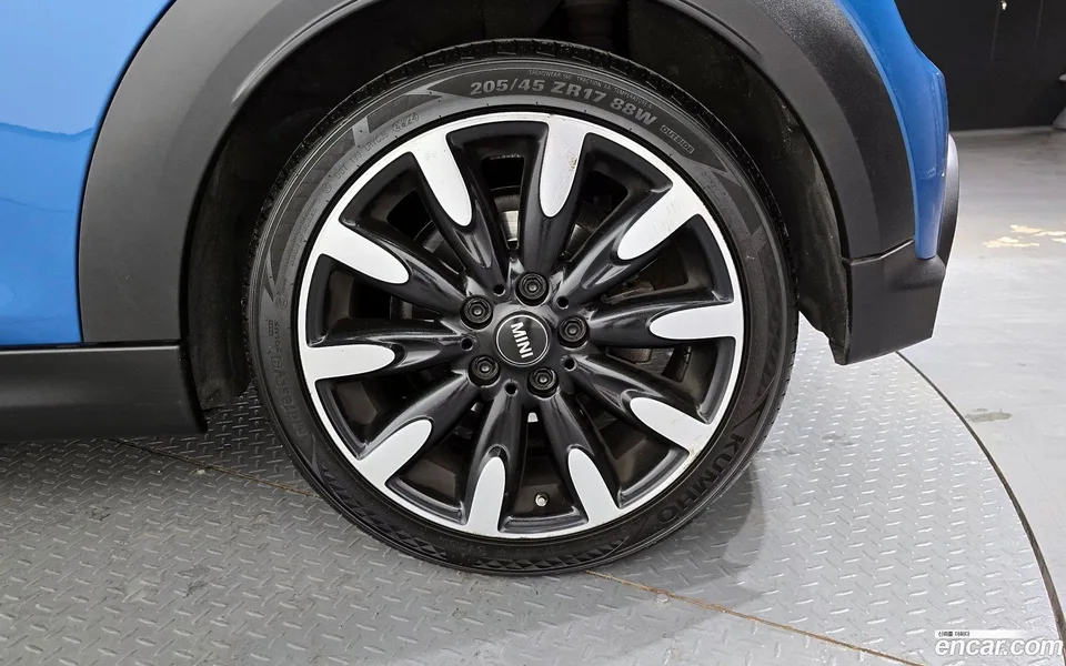 MINI Cooper S 2023 — миниатюра 5
