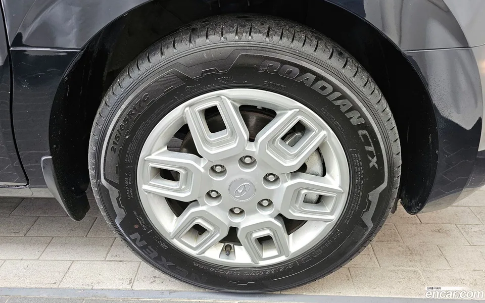Hyundai Staria 4WD 9 2023 — thumbnail 5