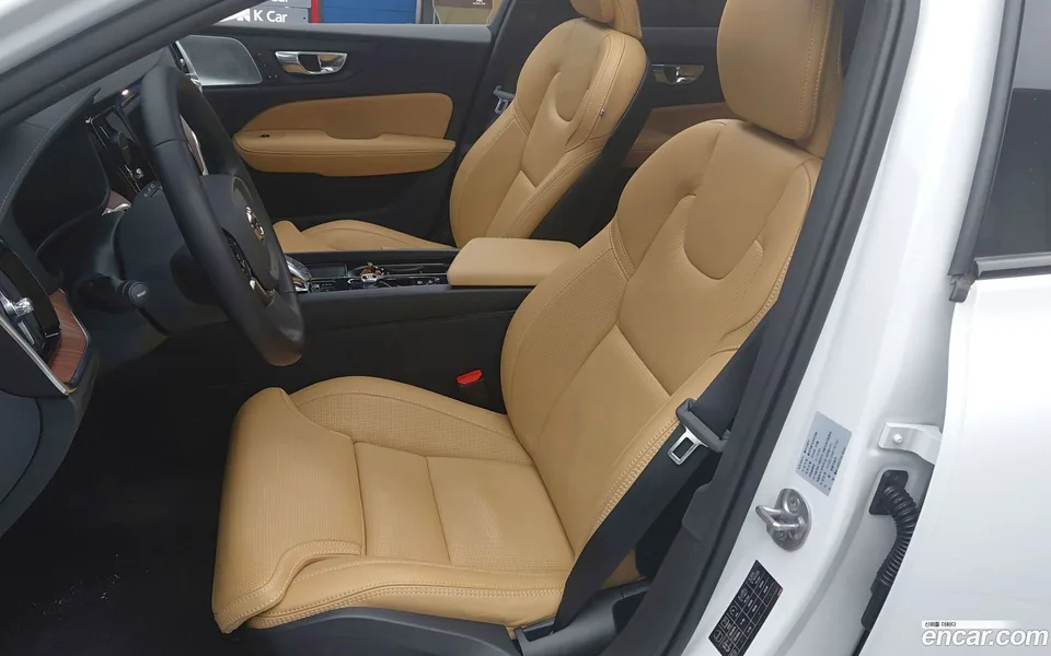 Volvo V60 Cross Country B5 AWD 2024 — миниатюра 2