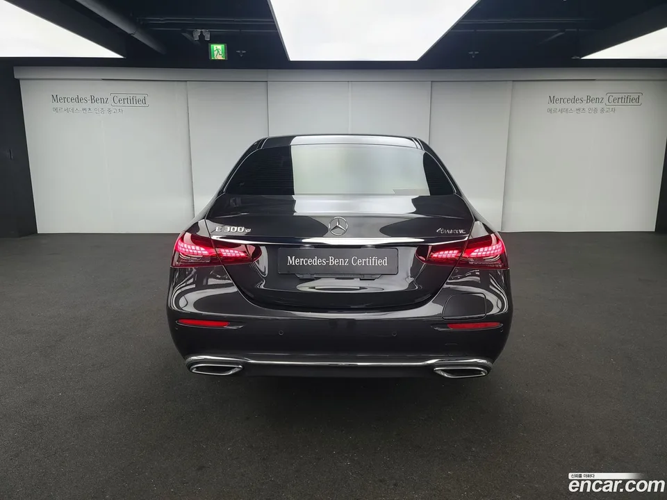 Mercedes-Benz E-Class E300e 4MATIC 2023 — миниатюра 4