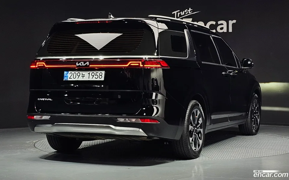 Kia Carnival 9 2022 — миниатюра 2