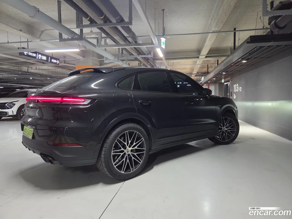 Porsche Cayenne 3.0 E- 2025 — миниатюра 2