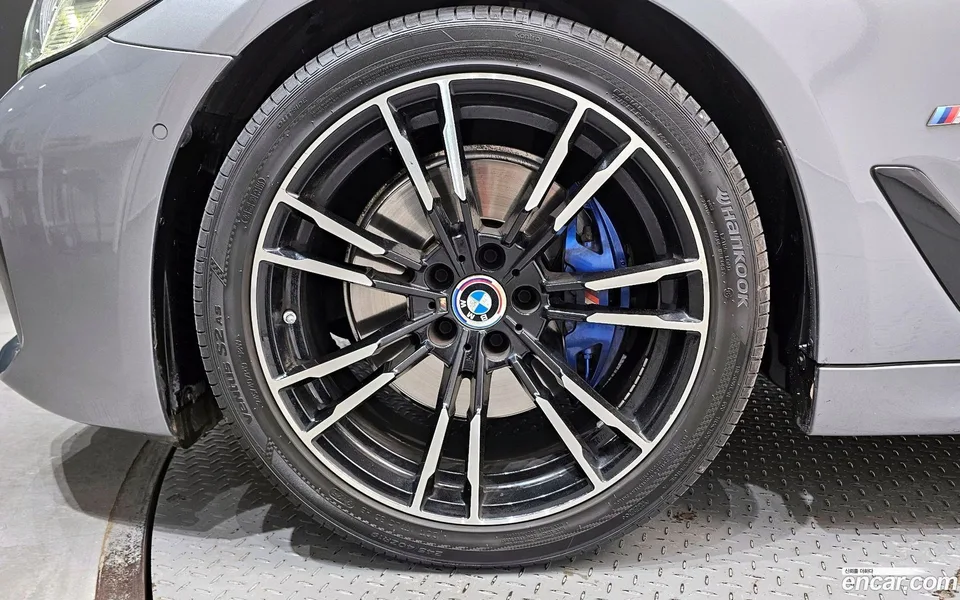 BMW 5 Series 520i M 2023 — миниатюра 2