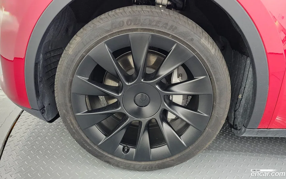 Tesla Model Y RWD 2024 — миниатюра 2