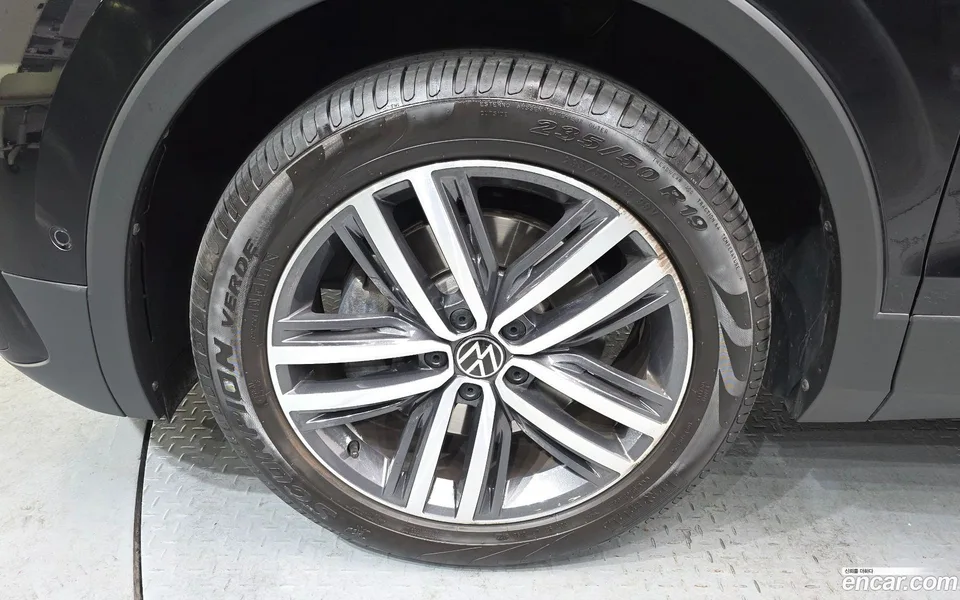 Volkswagen Tiguan Allspace 2.0 TSI 2024 — миниатюра 2