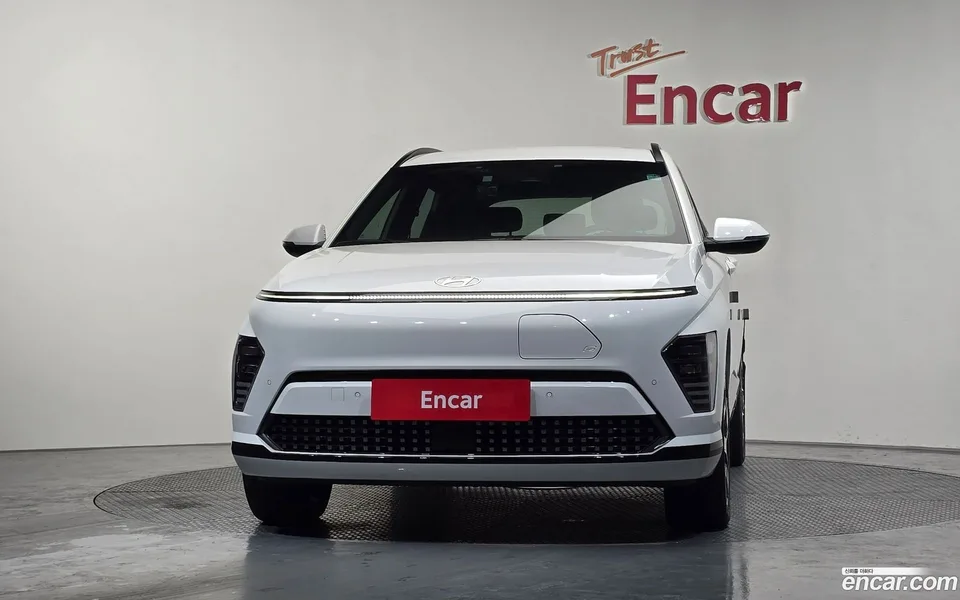 Hyundai Kona Electric 2023 — миниатюра 3