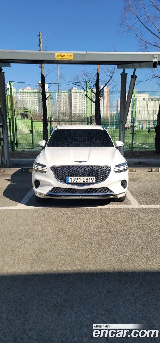 Genesis GV70 2.5T 2WD 2024 — фото 1, купить с доставкой в Москву