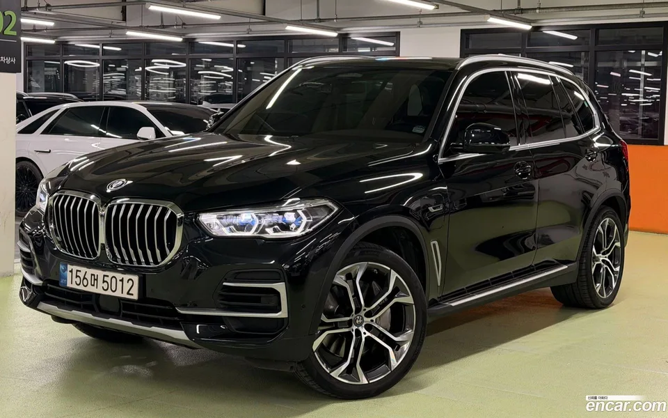 BMW X5 xDrive 45e xLine 2022 — фото 1, купить с доставкой в Москву