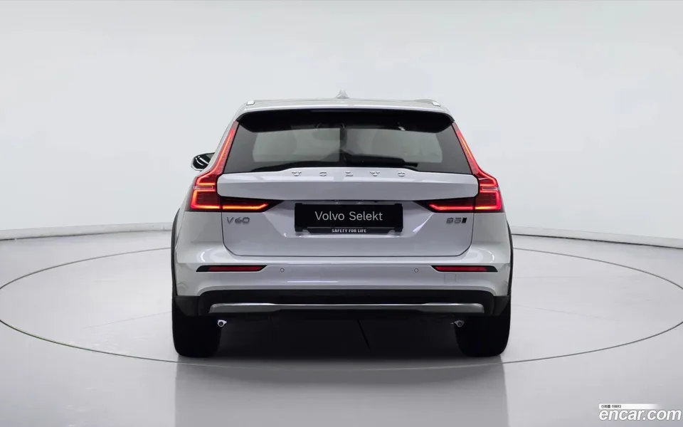 Volvo V60 Cross Country B5 AWD 2025 — миниатюра 4