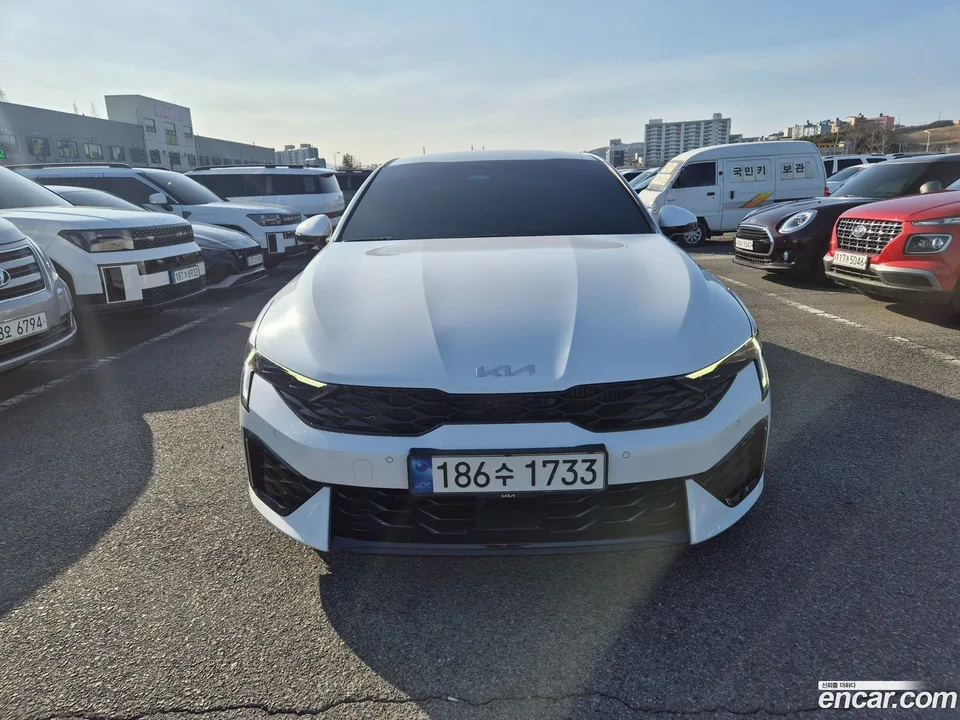 Kia K5 1.6 2023 — thumbnail 3