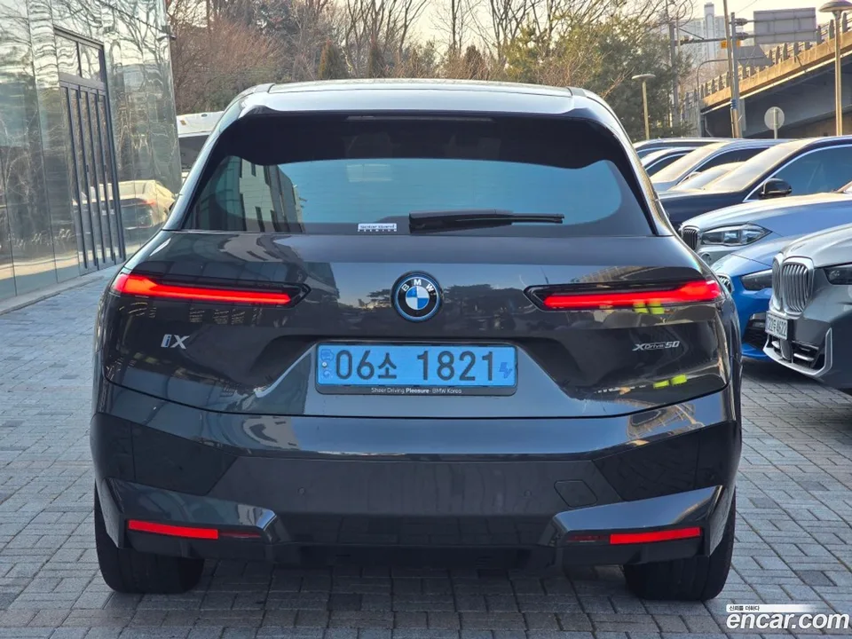 BMW iX xDrive50 2025 — миниатюра 3
