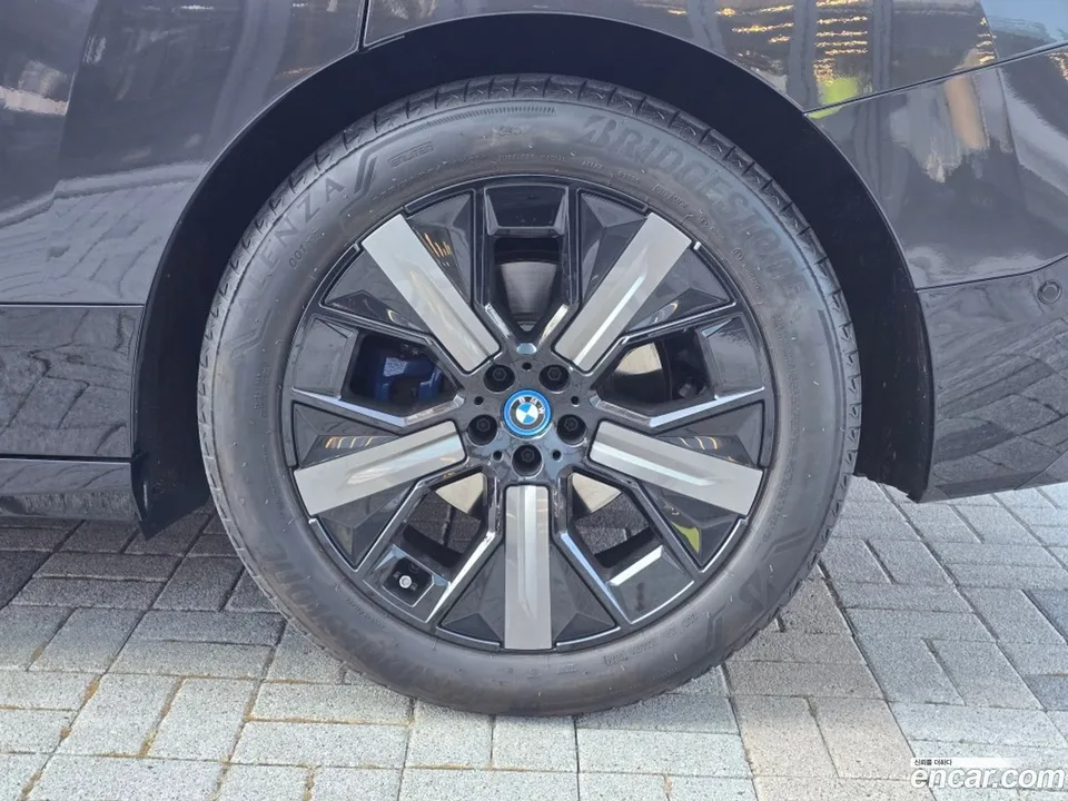 BMW iX xDrive50 2025 — миниатюра 4