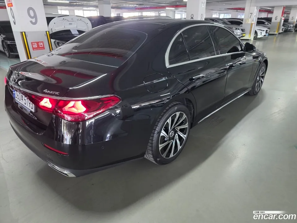 Mercedes-Benz E-Class E300 4MATIC 2024 — thumbnail 2