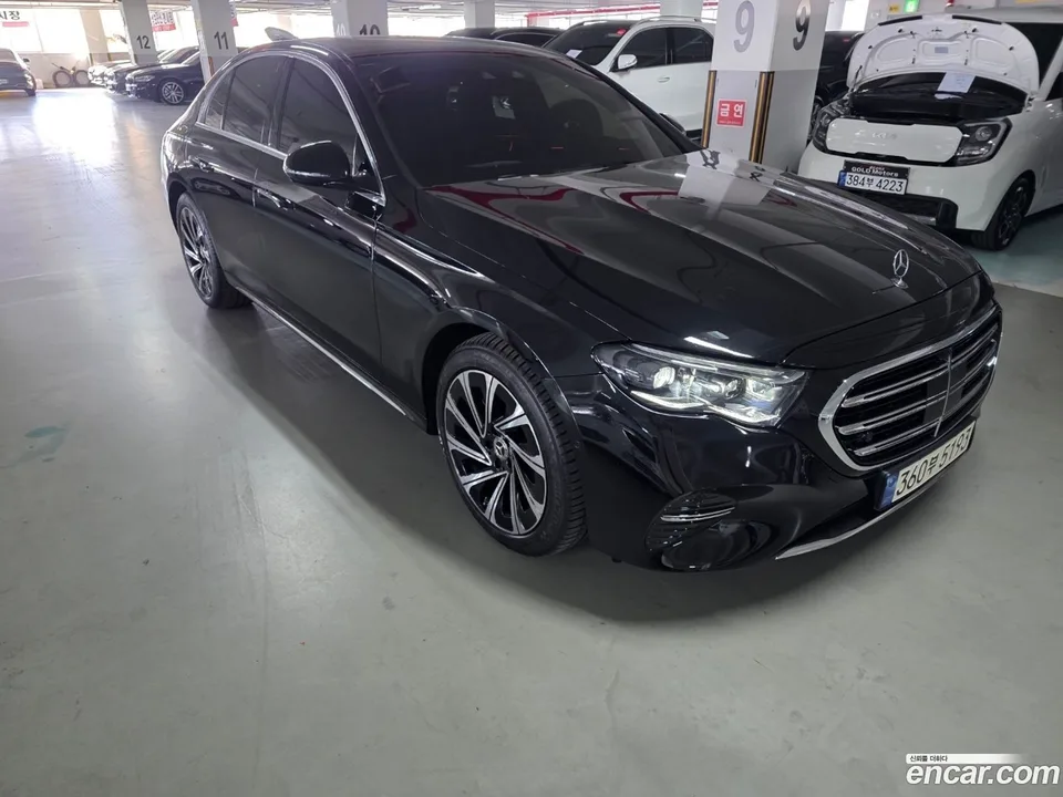Mercedes-Benz E-Class E300 4MATIC 2024 — thumbnail 3