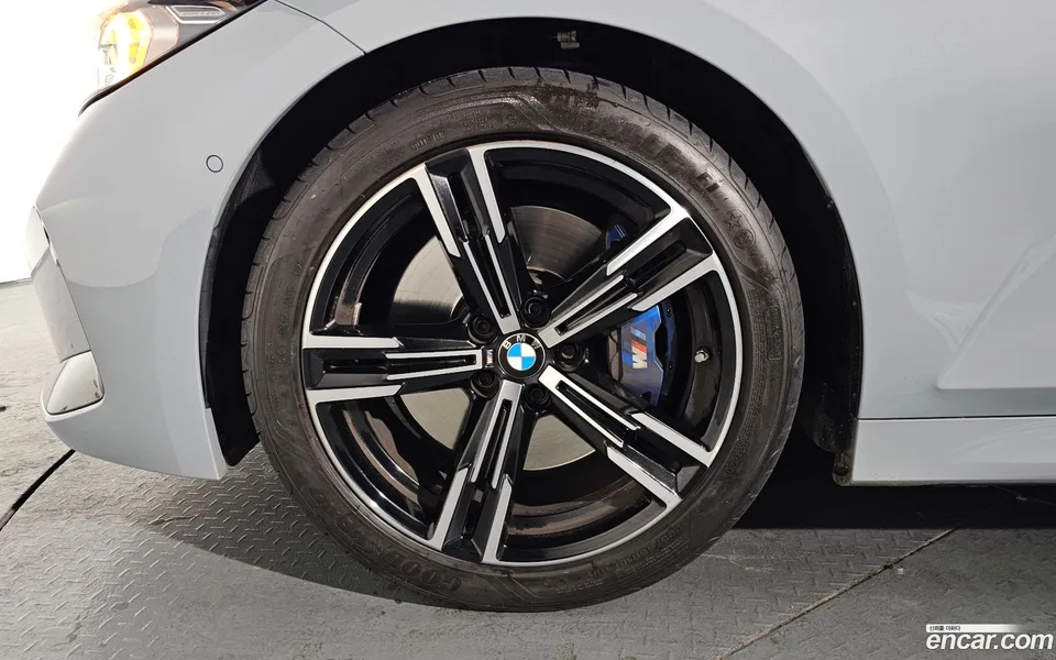 BMW 3 Series 320i M 2023 — миниатюра 2