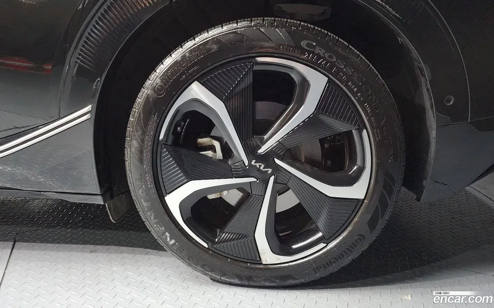 Kia EV6 2023 — миниатюра 2