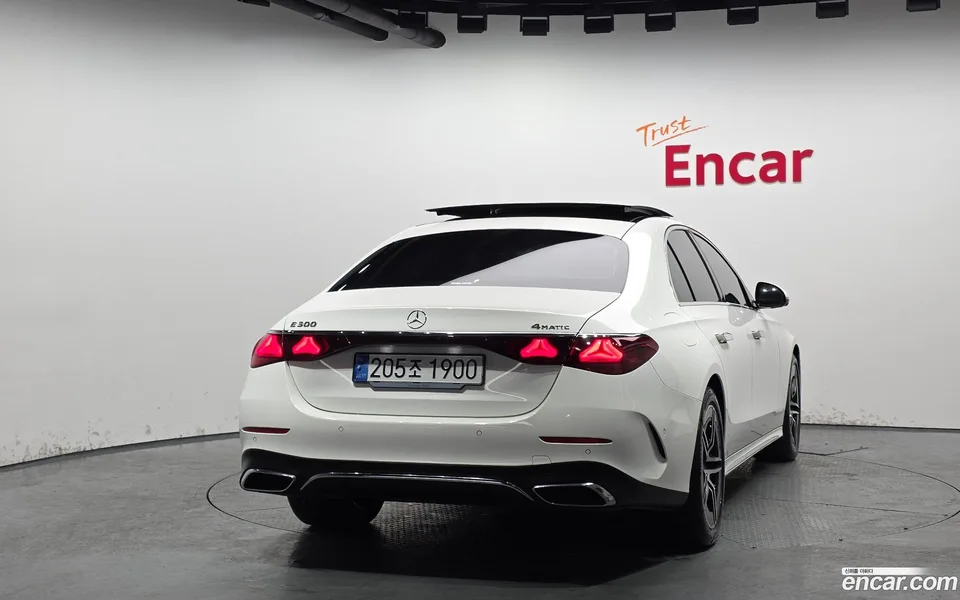 Mercedes-Benz E-Class E300 4MATIC AMG Line 2025 — миниатюра 4