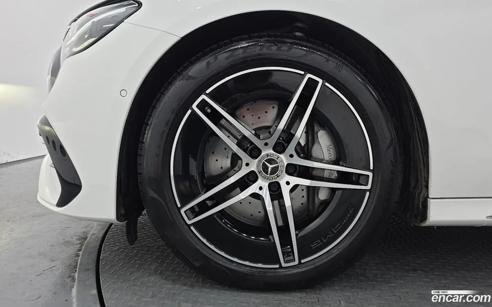 Mercedes-Benz E-Class E300 4MATIC AMG Line 2025 — миниатюра 5
