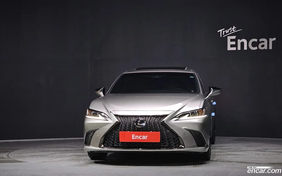 Lexus ES 300h F-Sport 2024 — миниатюра 3