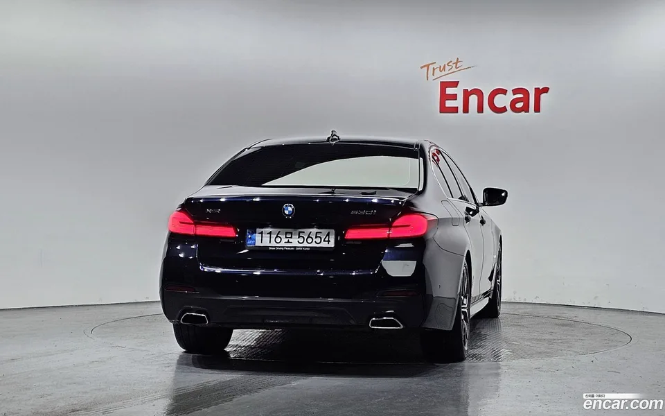 BMW 5 Series 530i xDrive M 2023 — миниатюра 4
