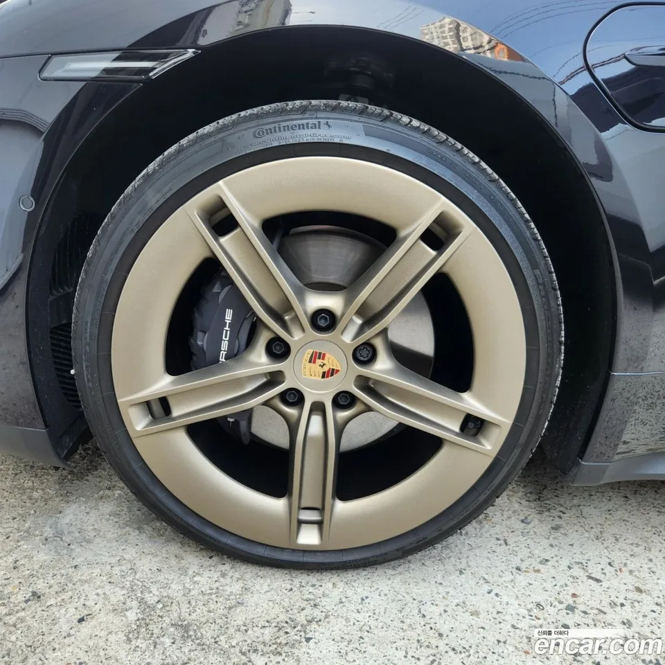 Porsche Taycan 2025 — миниатюра 5