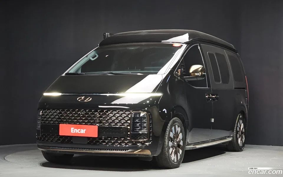 Hyundai Staria 4WD 2023 — фото 1, купить с доставкой в Москву